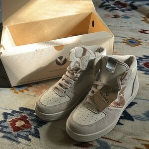 Victoria high top shoes NWT